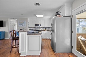 Otter Banks Retreat 3 Bedroom Home by RedAwning