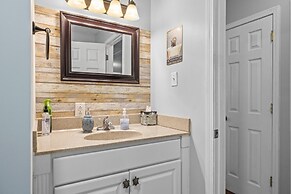 Otter Banks Retreat 3 Bedroom Home by RedAwning