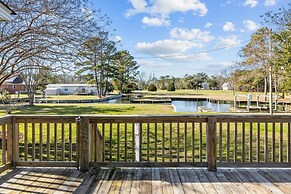 Otter Banks Retreat 3 Bedroom Home by RedAwning