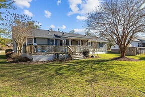 Otter Banks Retreat 3 Bedroom Home by RedAwning