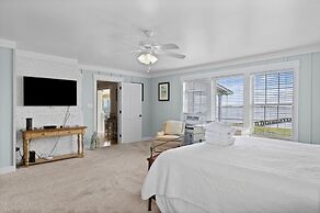 Harolds House 4 Bedroom Home by RedAwning