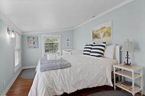 Harolds House 4 Bedroom Home by RedAwning