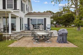 Harolds House 4 Bedroom Home by RedAwning