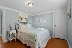 Harolds House 4 Bedroom Home by RedAwning