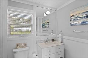 Harolds House 4 Bedroom Home by RedAwning