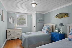 Harolds House 4 Bedroom Home by RedAwning