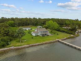 Harolds House 4 Bedroom Home by RedAwning