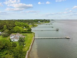 Harolds House 4 Bedroom Home by RedAwning