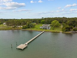 Harolds House 4 Bedroom Home by RedAwning