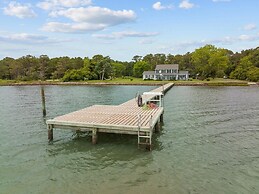 Harolds House 4 Bedroom Home by RedAwning