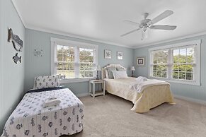 Harolds House 4 Bedroom Home by RedAwning