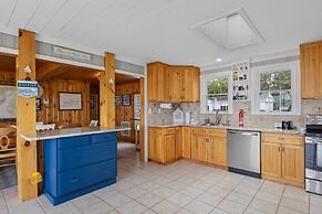 Harolds House 4 Bedroom Home by RedAwning