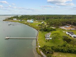 Harolds House 4 Bedroom Home by RedAwning