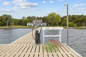 Harolds House 4 Bedroom Home by RedAwning