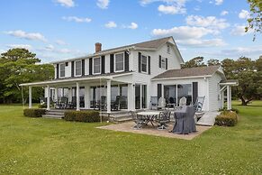 Harolds House 4 Bedroom Home by RedAwning