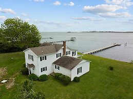 Harolds House 4 Bedroom Home by RedAwning