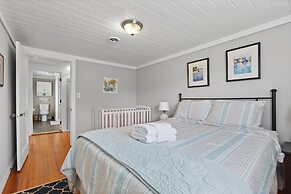 Harolds House 4 Bedroom Home by RedAwning