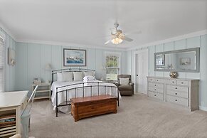 Harolds House 4 Bedroom Home by RedAwning