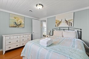 Harolds House 4 Bedroom Home by RedAwning