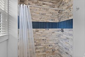 Harolds House 4 Bedroom Home by RedAwning