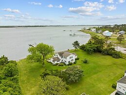 Harolds House 4 Bedroom Home by RedAwning