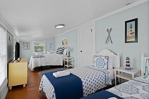 Harolds House 4 Bedroom Home by RedAwning