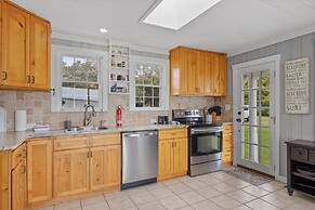 Harolds House 4 Bedroom Home by RedAwning