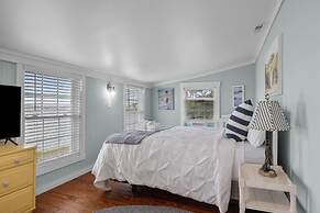 Harolds House 4 Bedroom Home by RedAwning