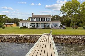 Harolds House 4 Bedroom Home by RedAwning