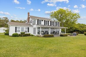 Harolds House 4 Bedroom Home by RedAwning