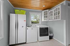 Harolds House 4 Bedroom Home by RedAwning