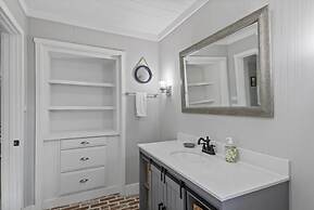 Harolds House 4 Bedroom Home by RedAwning