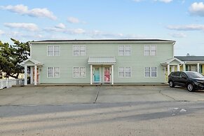 Anchors Away Unit 4 2 Bedroom Duplex by RedAwning