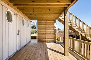 The Beachcomber 5 Bedroom Home by RedAwning