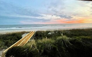 The Beachcomber 5 Bedroom Home by RedAwning