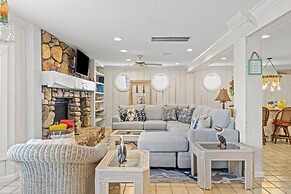 The Beachcomber 5 Bedroom Home by RedAwning