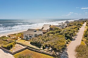 The Beachcomber 5 Bedroom Home by RedAwning