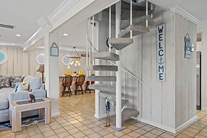 The Beachcomber 5 Bedroom Home by RedAwning