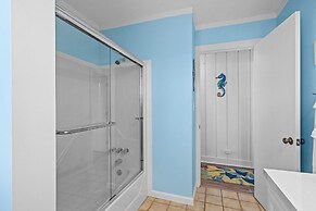 The Beachcomber 5 Bedroom Home by RedAwning