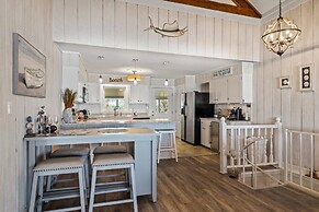 The Beachcomber 5 Bedroom Home by RedAwning