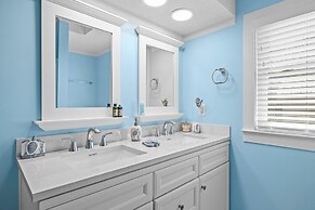 The Beachcomber 5 Bedroom Home by RedAwning