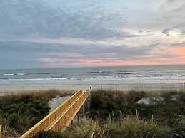 The Beachcomber 5 Bedroom Home by RedAwning