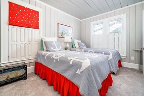 Inhale, Exhale 6 Bedroom Home by Redawning