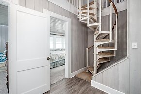 Inhale, Exhale 6 Bedroom Home by Redawning