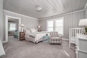 Inhale, Exhale 6 Bedroom Home by Redawning