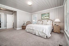 Inhale, Exhale 6 Bedroom Home by Redawning