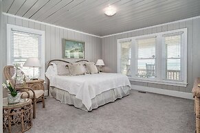 Inhale, Exhale 6 Bedroom Home by Redawning