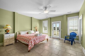 Dolphin Dreams 5 Bedroom Home by RedAwning