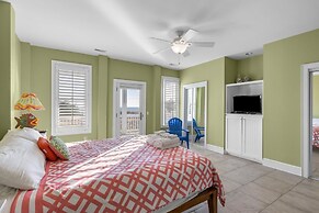 Dolphin Dreams 5 Bedroom Home by RedAwning