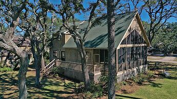 Core Sound Lodge 3 Bedroom Home by RedAwning